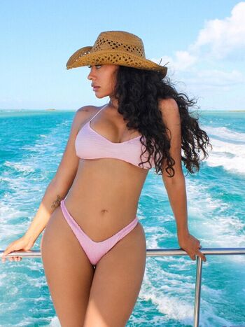 Full leaked Charlotee/ private onlyfans photo