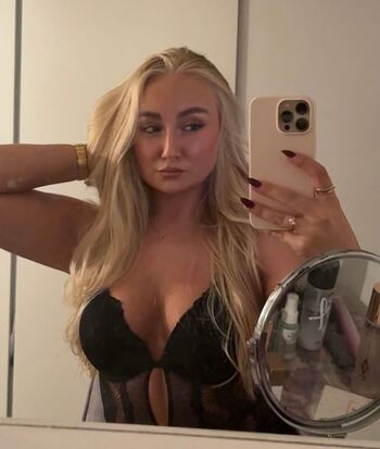 Full leaked Laracharlottee private onlyfans photo