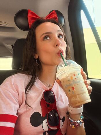 Larissa Manoela