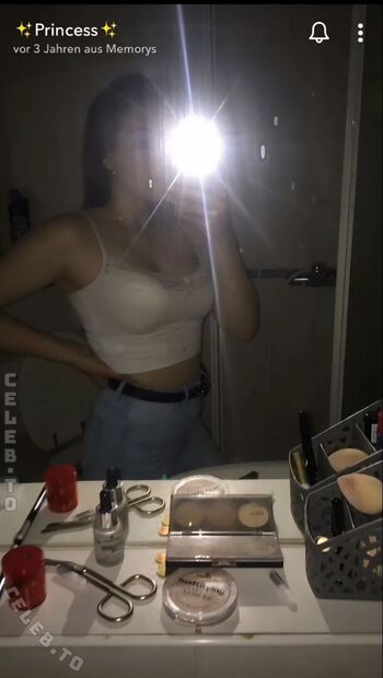 Laurajane02