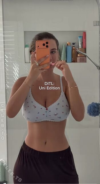 Lauramjj_