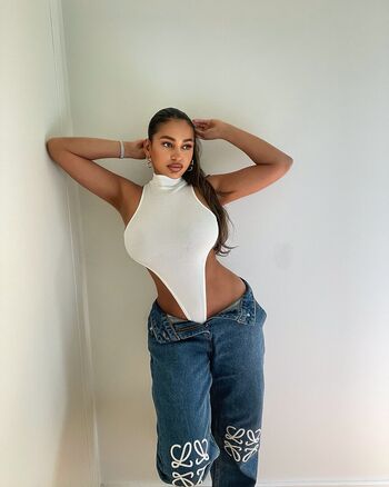 leahhalton_