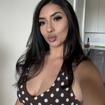Leeeenaq