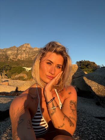 Lena Ajoy