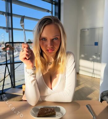 Full leaked Leni bahr page private onlyfans photo