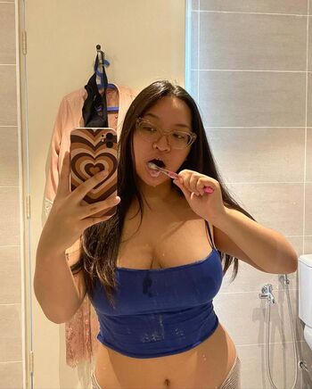 lilasianthiccie