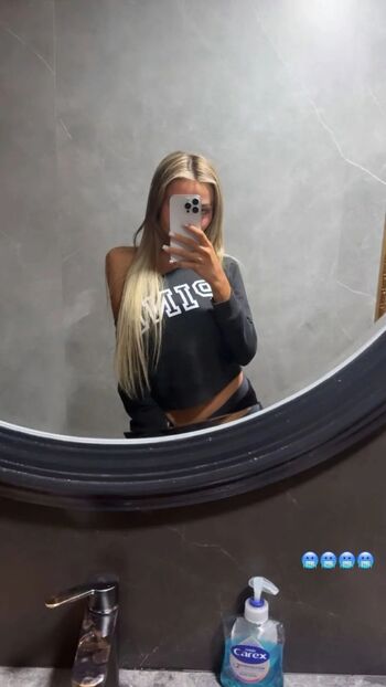 Full leaked Lilli c private onlyfans photo