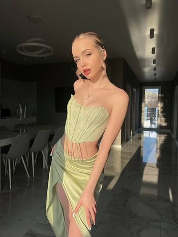 Full leaked Lilolendis page private onlyfans photo