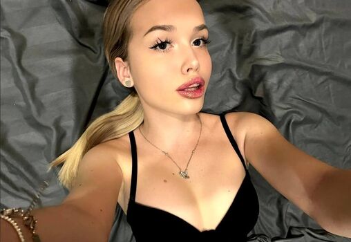 Full leaked Lilolendis private onlyfans photo