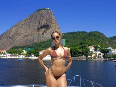 Lily Nobre