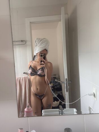 Full leaked Eve angel/ private onlyfans photo