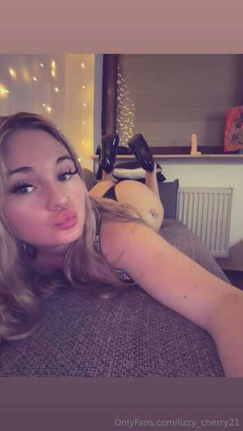 Lizzy_cherry21