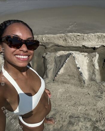 Full leaked Logan browning page private onlyfans photo