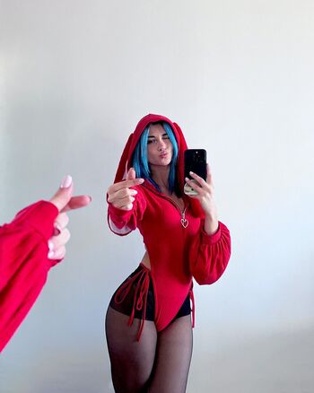Full leaked Lucrelisa  page private onlyfans photo