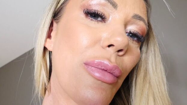 Full leaked Lucy zara private onlyfans photo