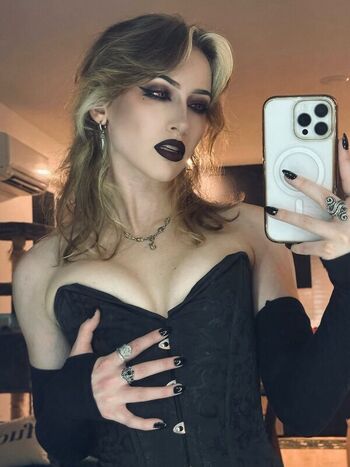 MaisieLynnie
