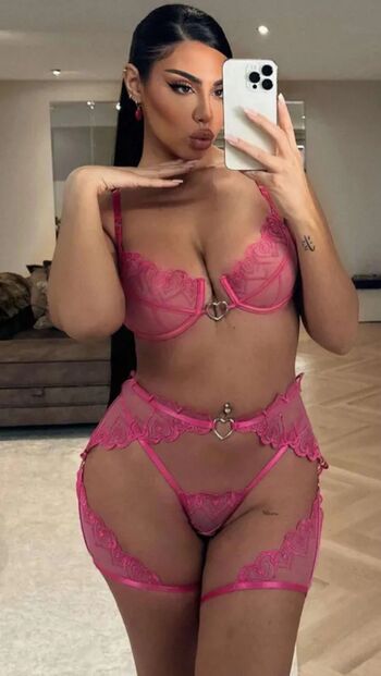 Mandi Vakili