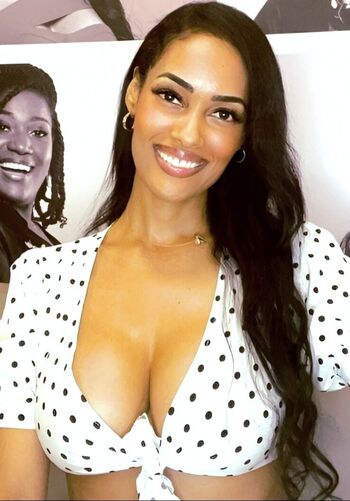 Full leaked Micaela reis page private onlyfans photo