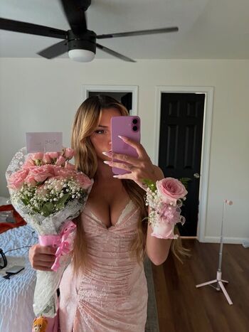 Full leaked Bella adrianna/ private onlyfans photo
