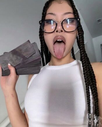 Molly Santana