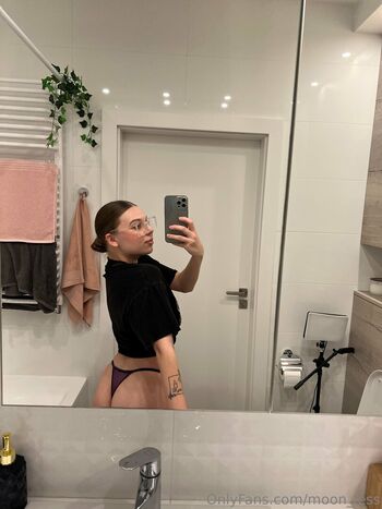 Full leaked Moon less page private onlyfans photo