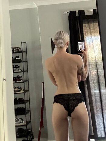 Full leaked Moshpitmi private onlyfans photo