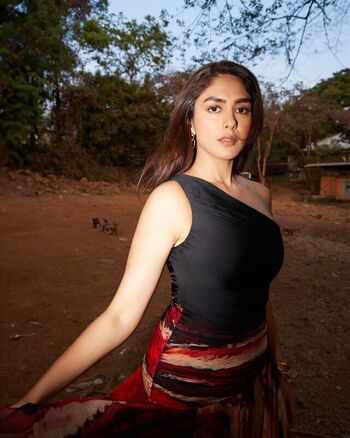 Mrunal thakur