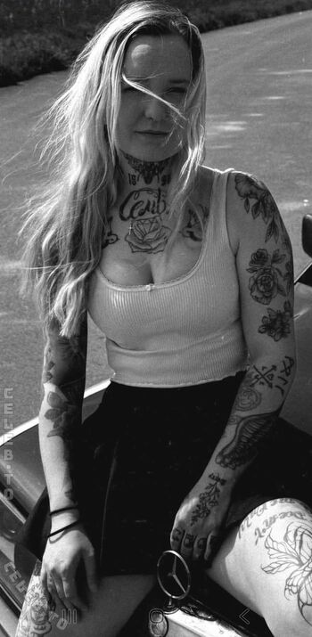 Full leaked Ms lxura private onlyfans photo