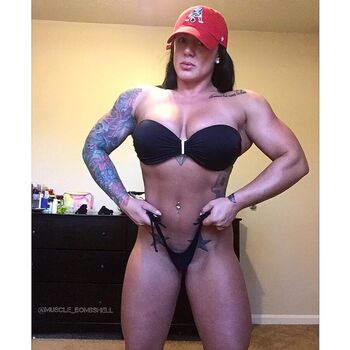 Muscle Bombshell