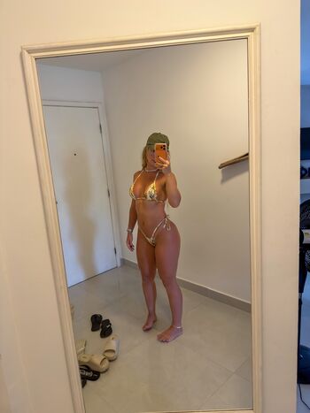 Naelly Flores