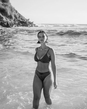 Naila Van Kommer