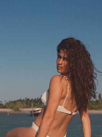 Nanda Costa