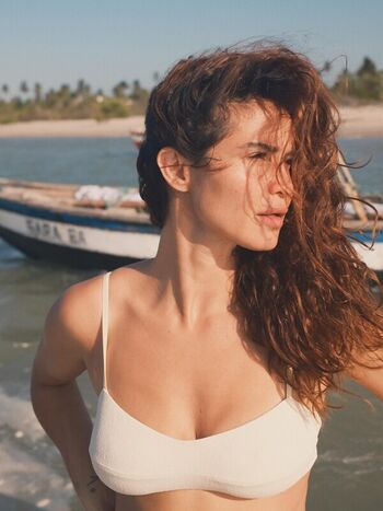 Nanda Costa
