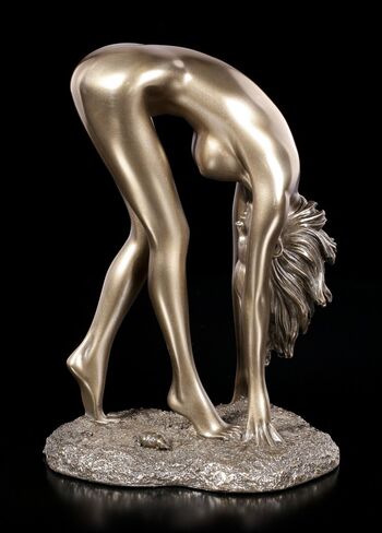 Naomi De