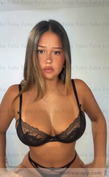 Nathalia Costa