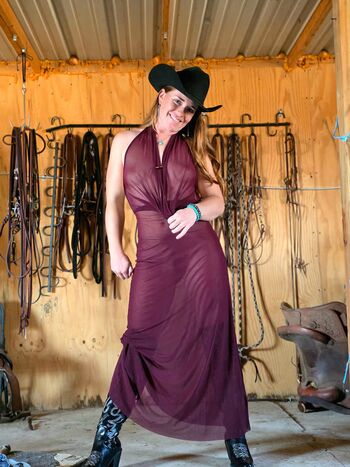 naughtyredfarmgirl