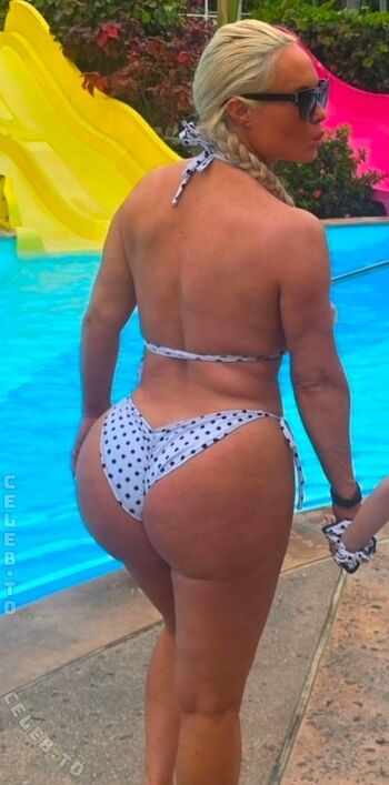 Nicole 