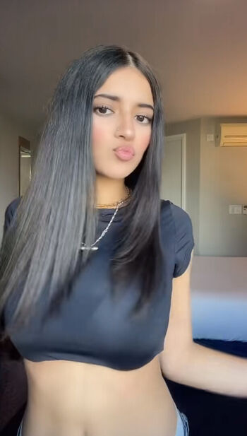 Nika Sandhu
