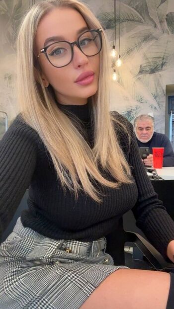 Pamela Moon Pamela03