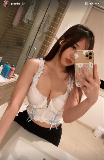 Full leaked Who is this / private onlyfans photo