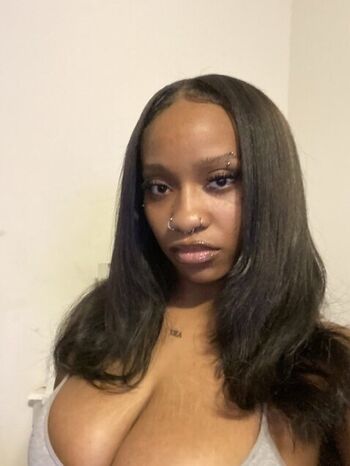 Raeleightorrez1