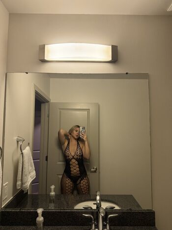 Full leaked Rharri rhound page private onlyfans photo