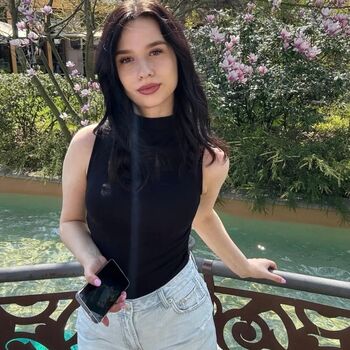 Full leaked Romanian girls private onlyfans photo