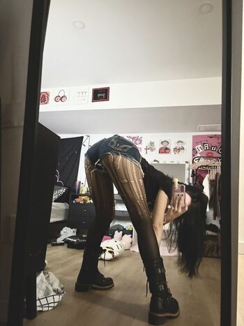 Sadgirlfetish
