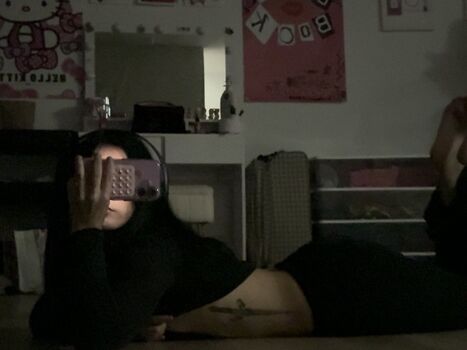 Sadgirlfetish