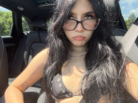 Sadgirlfetish