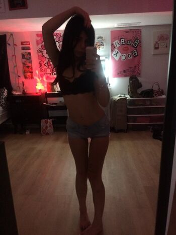 Sadgirlfetish