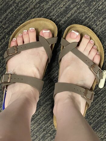 sandalsandfeet