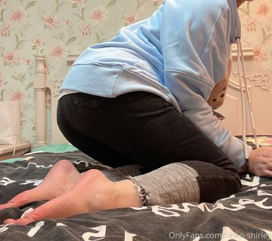 shirley_pinksoles