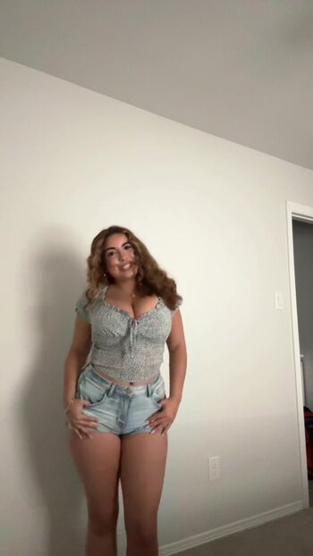 Full leaked Yourgrljulie/ private onlyfans photo